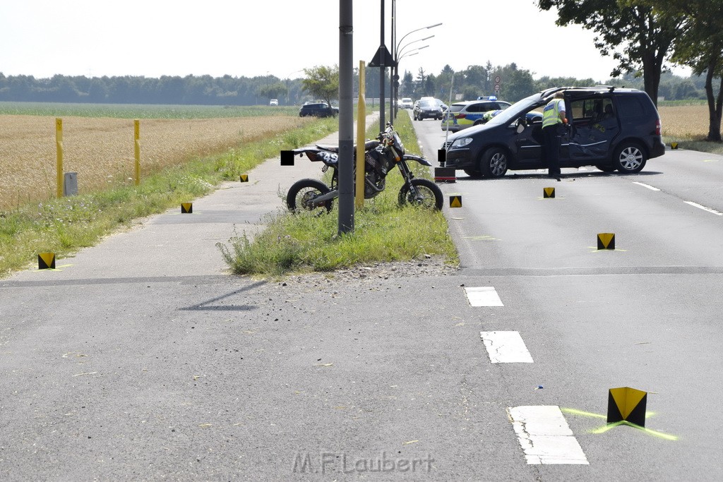 Schwerer Krad Pkw Unfall Koeln Porz Libur Liburer Landstr (Krad Fahrer nach Tagen verstorben) P105.JPG - Miklos Laubert